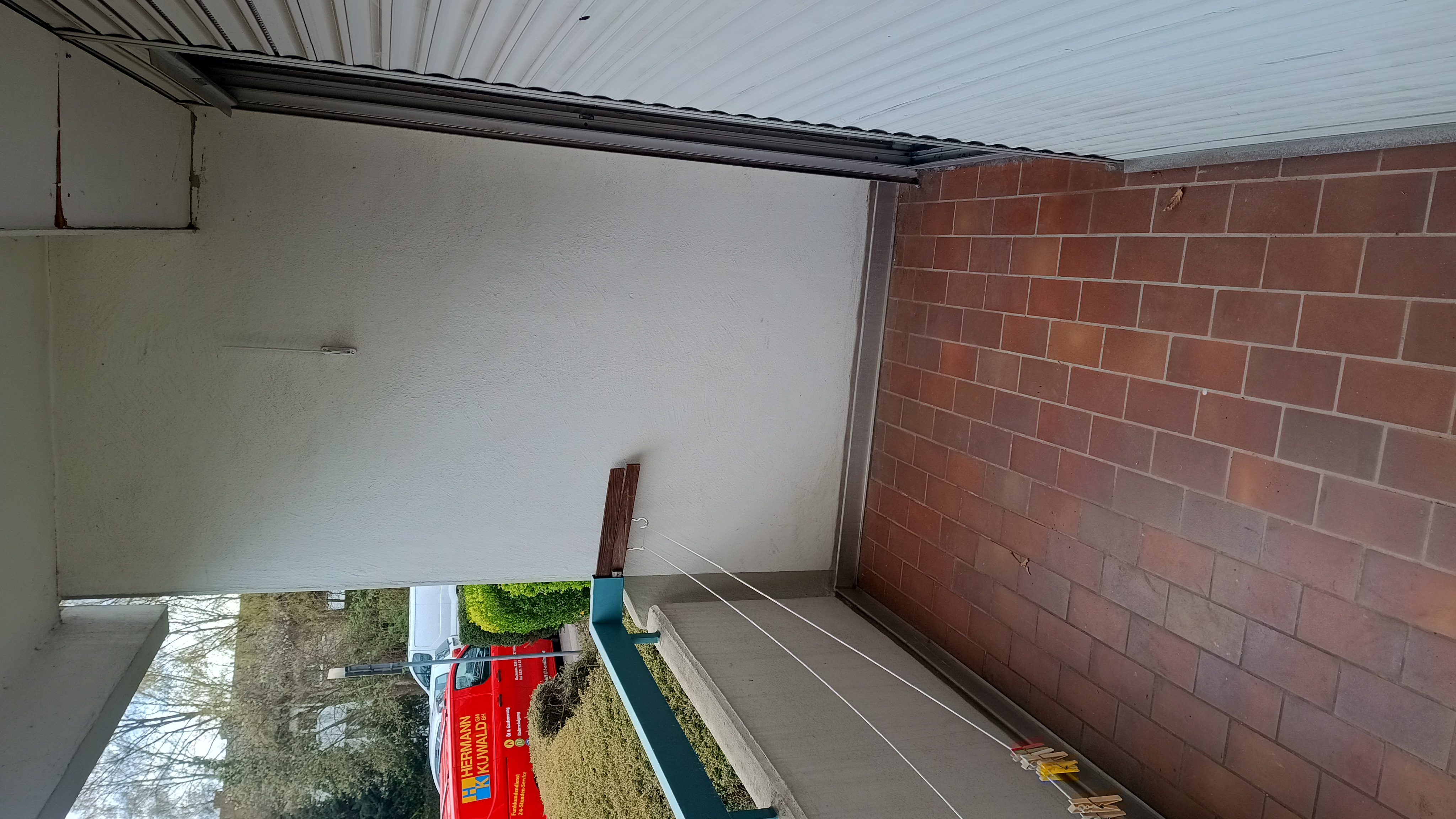 Geräumter und sauberer Balkon nach einer Entrümpelung